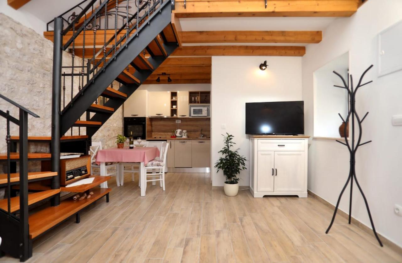 Studio apartman Mihaella Kastela Bagian luar foto