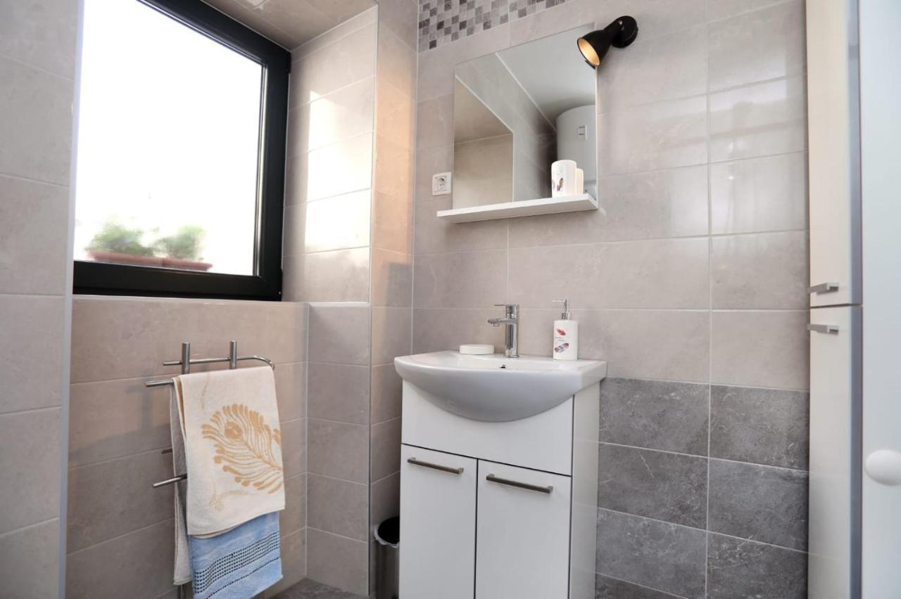 Studio apartman Mihaella Kastela Bagian luar foto