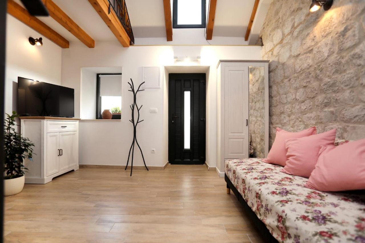 Studio apartman Mihaella Kastela Bagian luar foto
