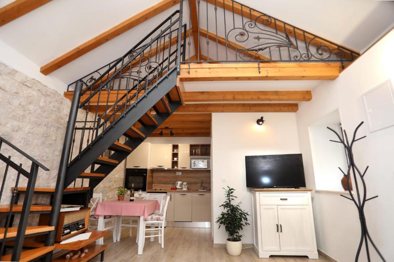 Studio apartman Mihaella Kastela Bagian luar foto